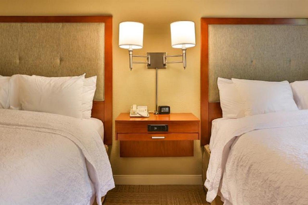 Hampton Inn & Suites Charleston Airport Север Чарлстон Экстерьер фото